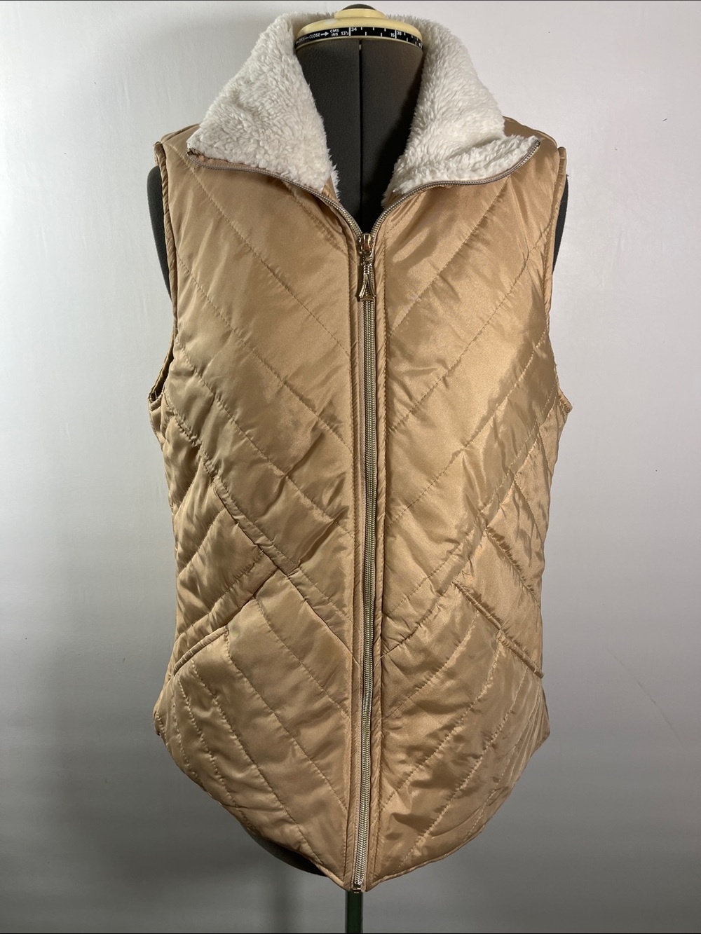 Hannah Tan Quilted Vest with White Sherpa Collar Size Large